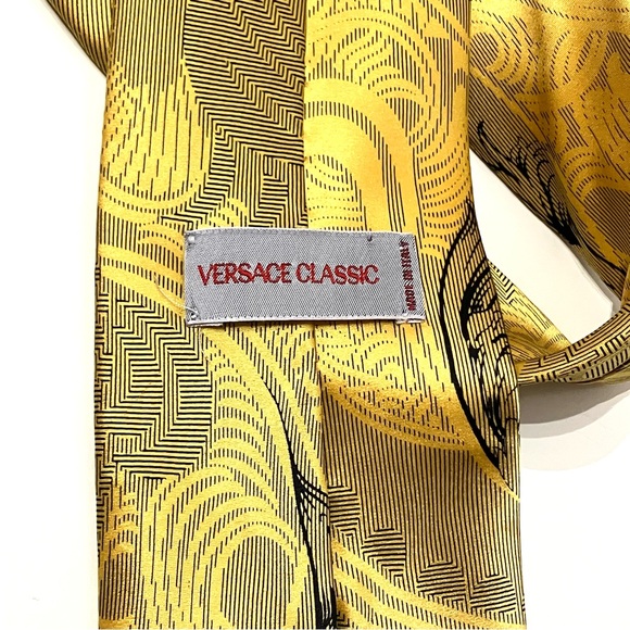 Versace Classic Golden Yellow Silk Tie - Picture 4 of 6